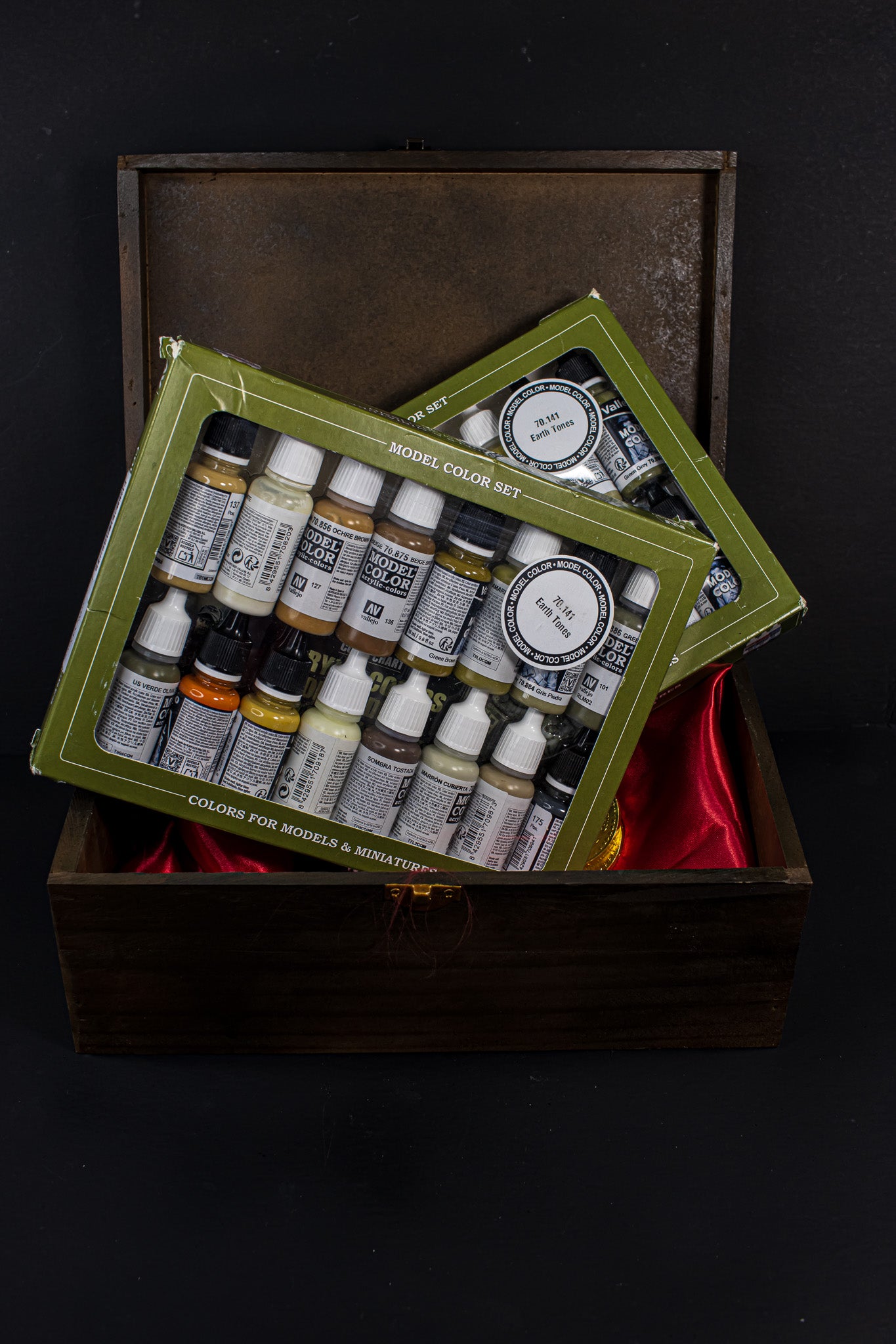 Paints sets: Vallejo Earthtone base colors